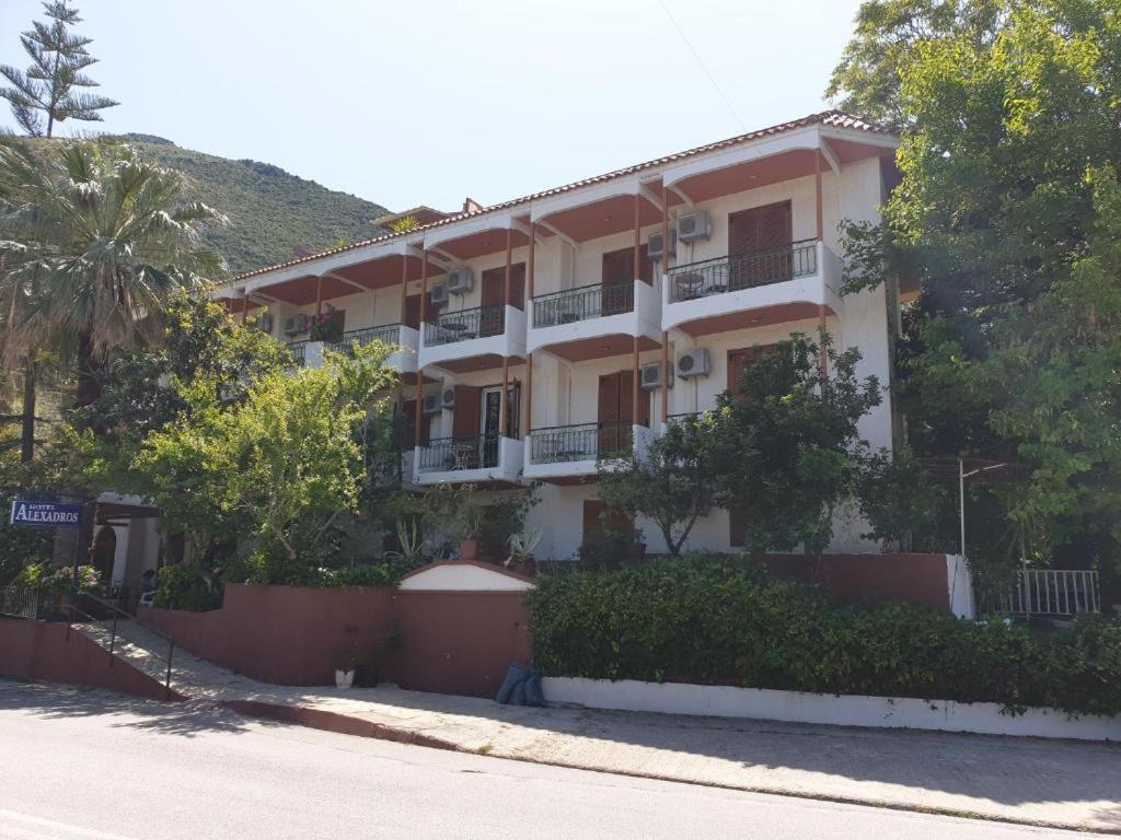 Alexandros B Hotel Никиана Екстериор снимка