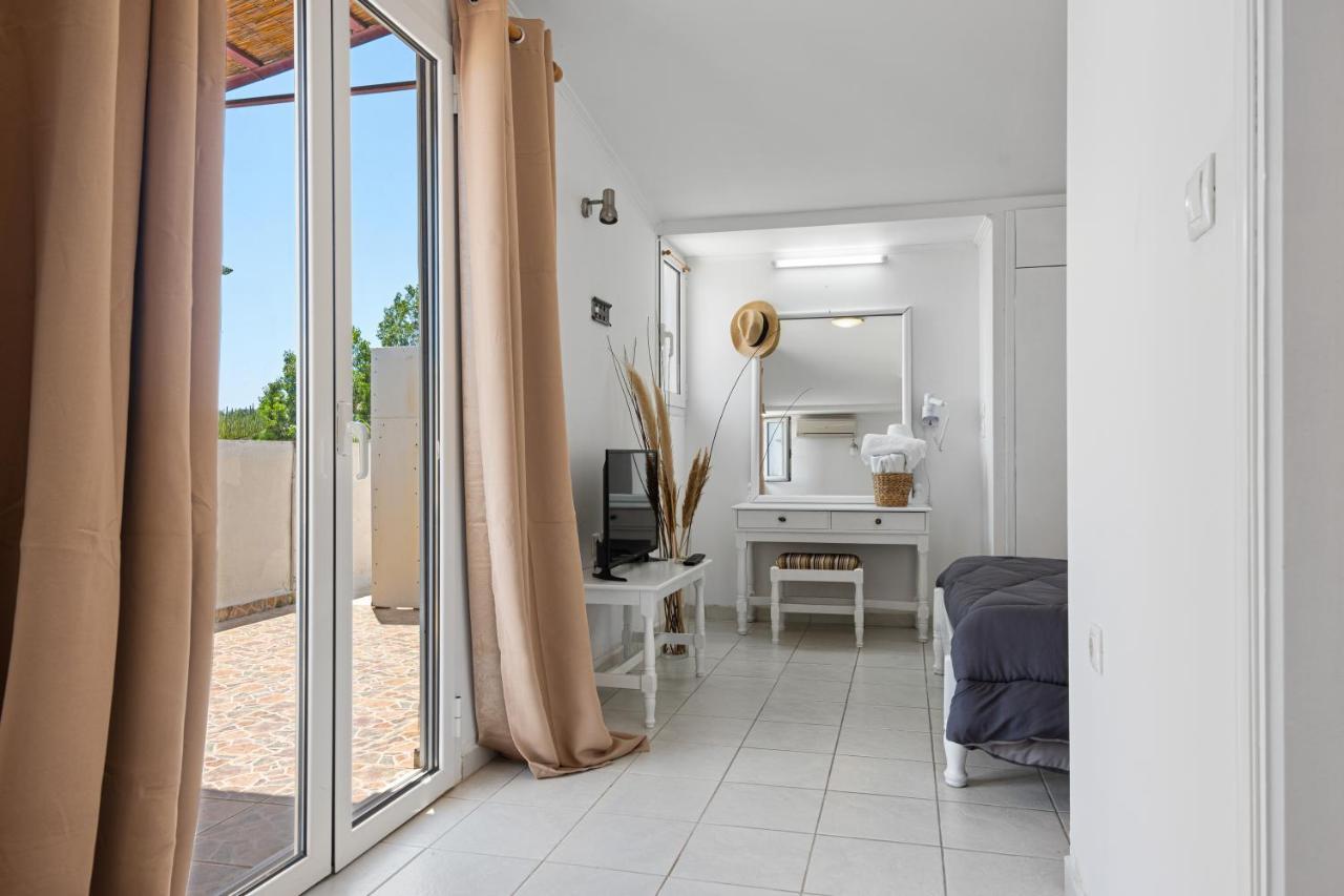 Alexandros B Hotel Никиана Екстериор снимка